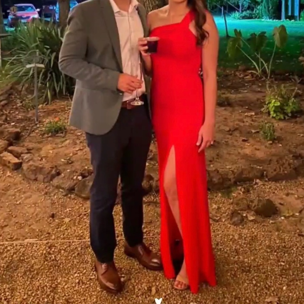Elegant Red One-Shoulder Dress
